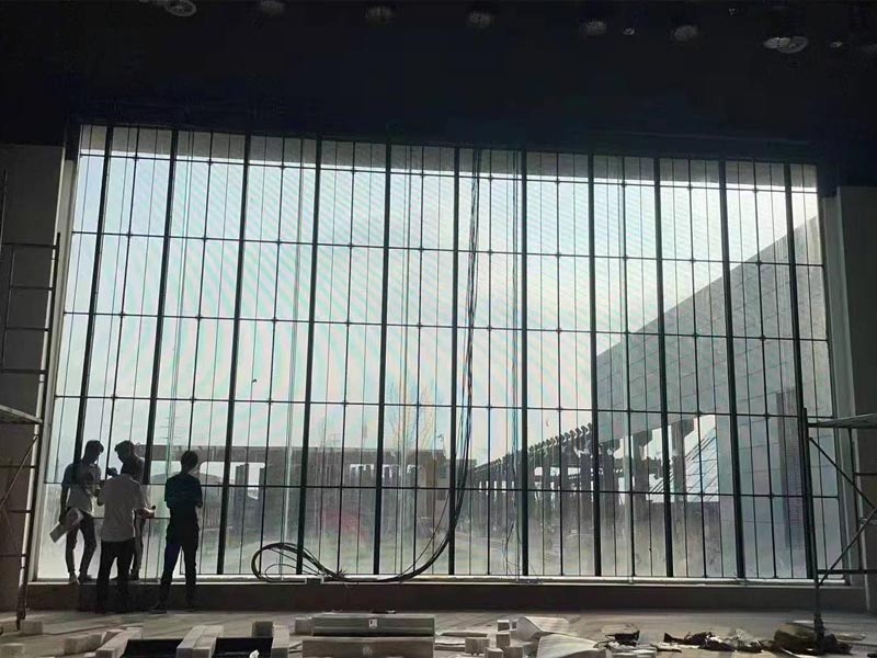 Transparent screen installation