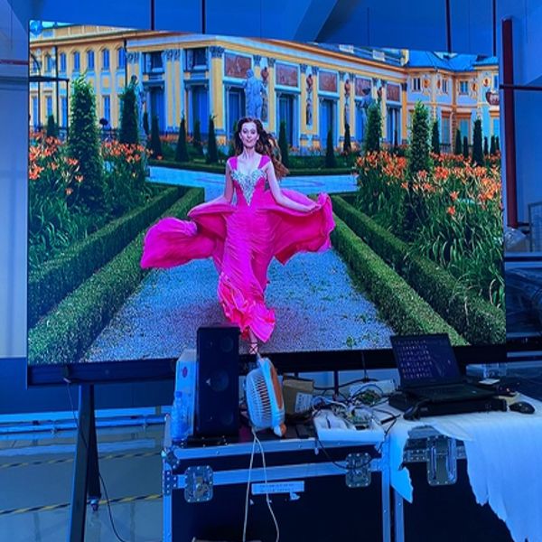 Panel LED 2x2 para uso interior en iglesias.