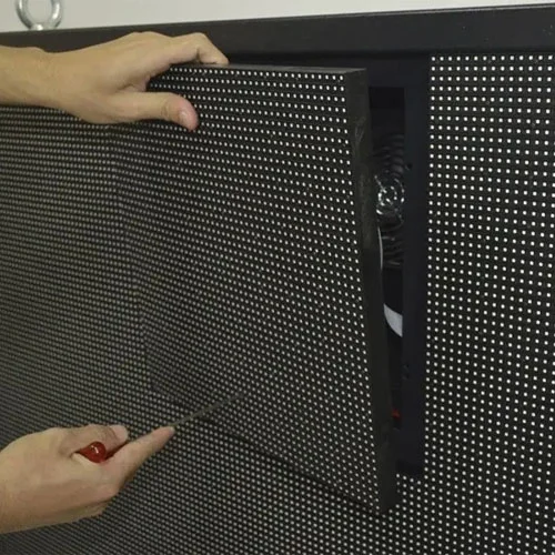 Светодиодная панель P6 для обслуживания передней части салона.