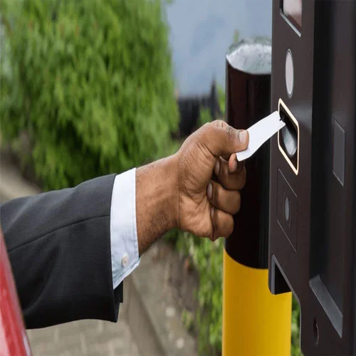 Chiosco emettitore di biglietti con integrazione del display